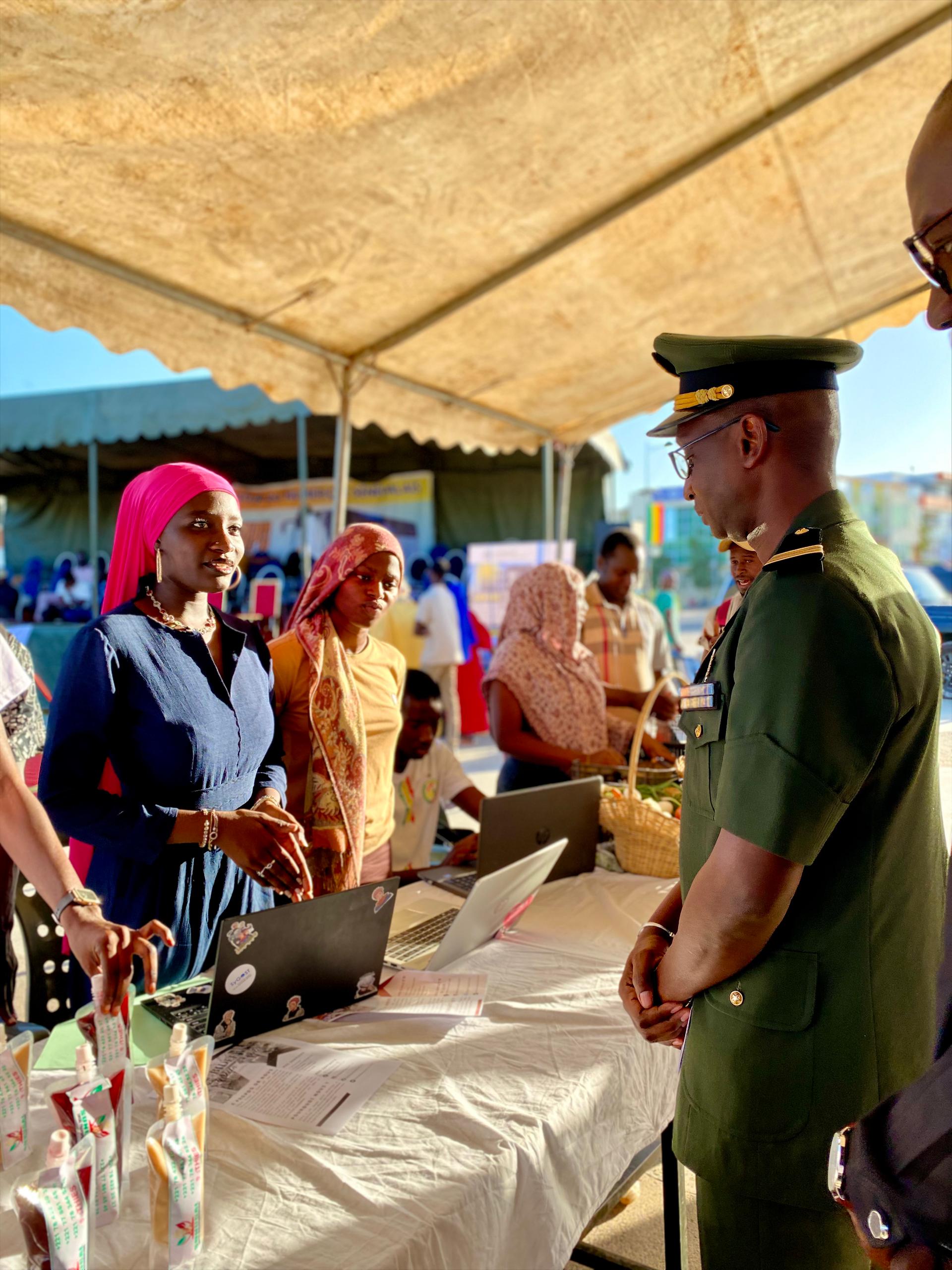 Étudiante sur le campus UIDT